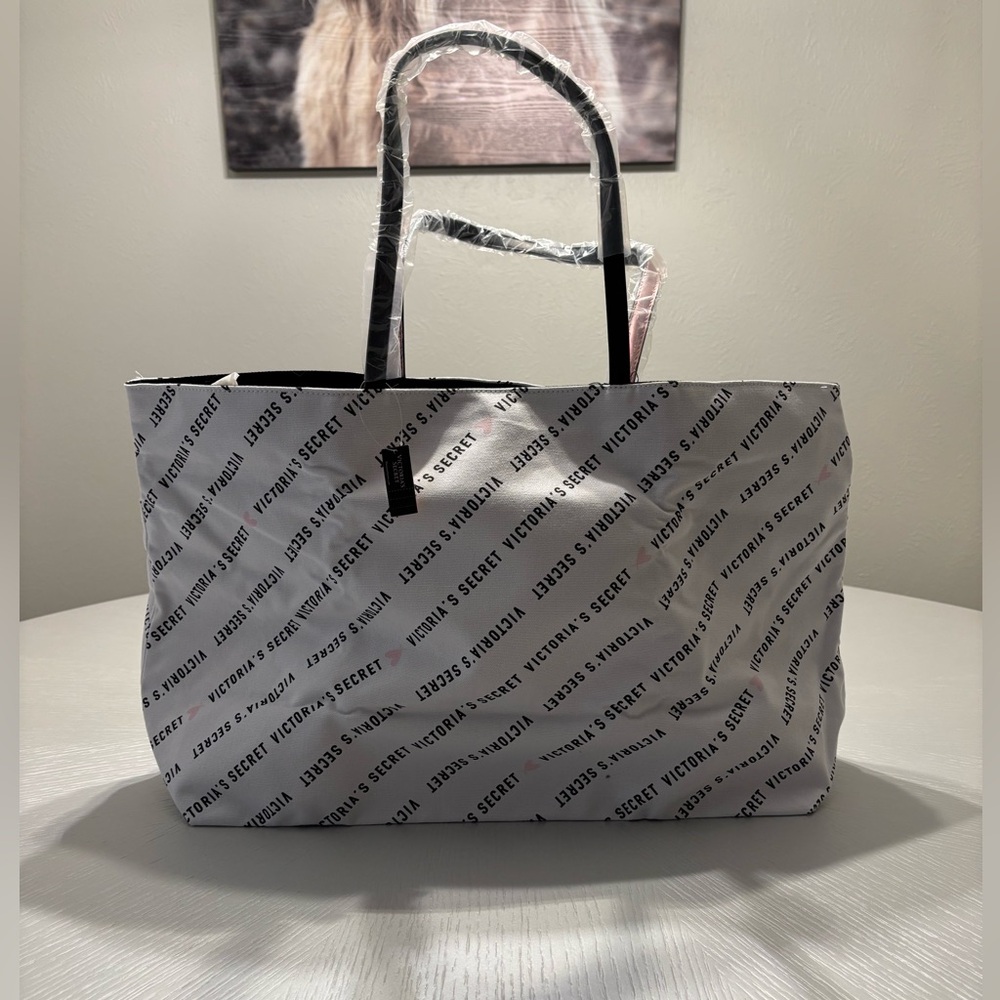 NWT Victoria’s Secret Large Tote Bag Logo White Black Pink Hearts Weeken… - Picture 3 of 12
